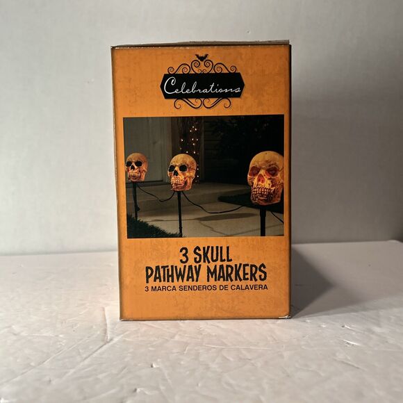 New Celebration 3 Skull Pathway Markers Halloween Outdoor Lights 3 Ft - Picture 4 of 7